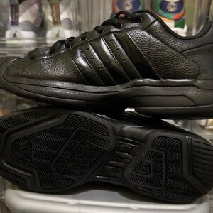 EUC Adidas Men's Black Sneakers sz10.5